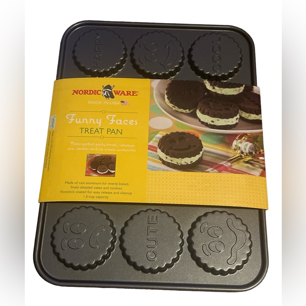 NWT Nordic Ware Funny Faces Treat Pan 10x13